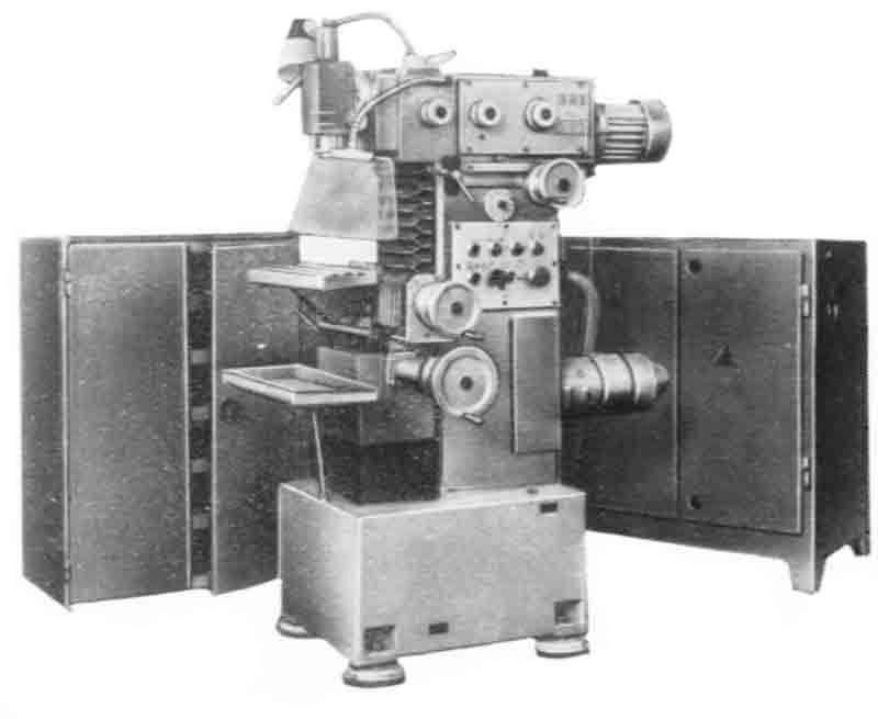 Загальний вигляд  широкоуніверсального фрезерного верстата 6712